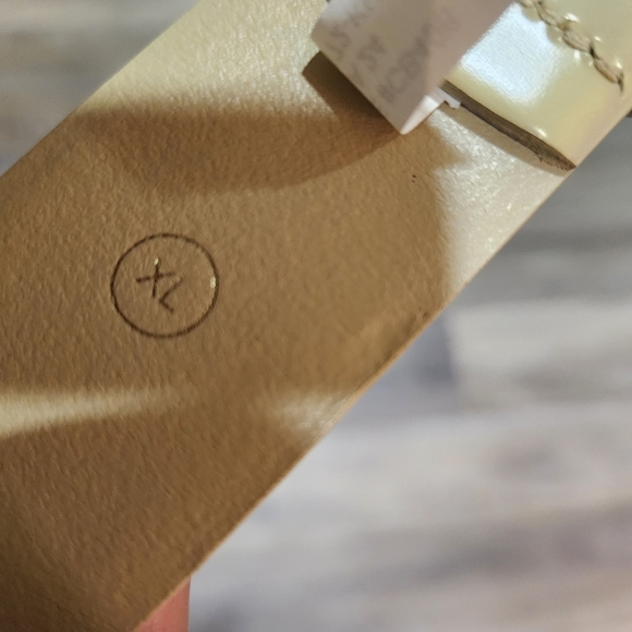 J. Crew Cream Italian Leather Gold Trim Belt Size Xlarge - Picture 2 of 5